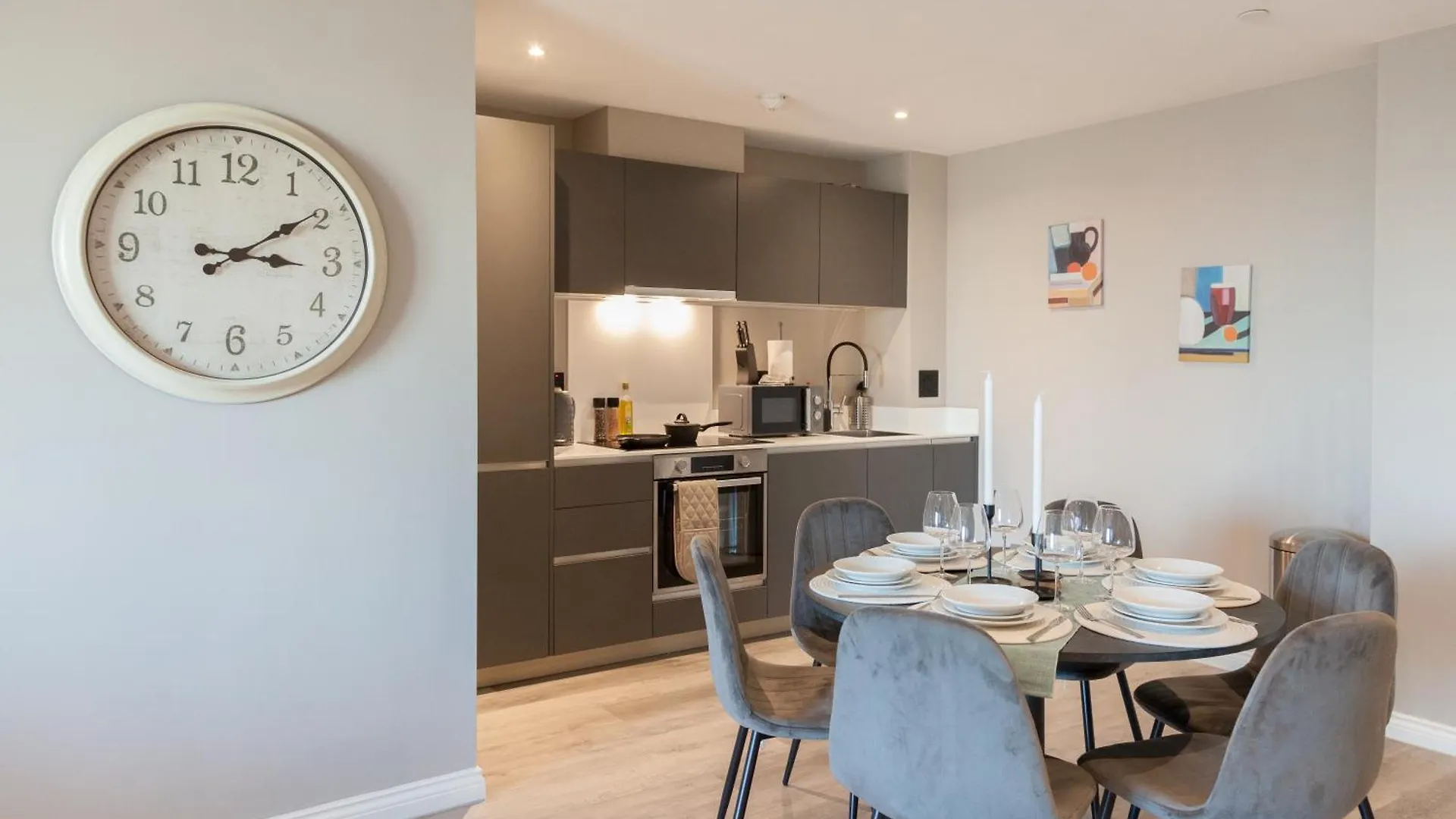3 Bed Flats Near Station & City Centre - Sleeps 6 리즈