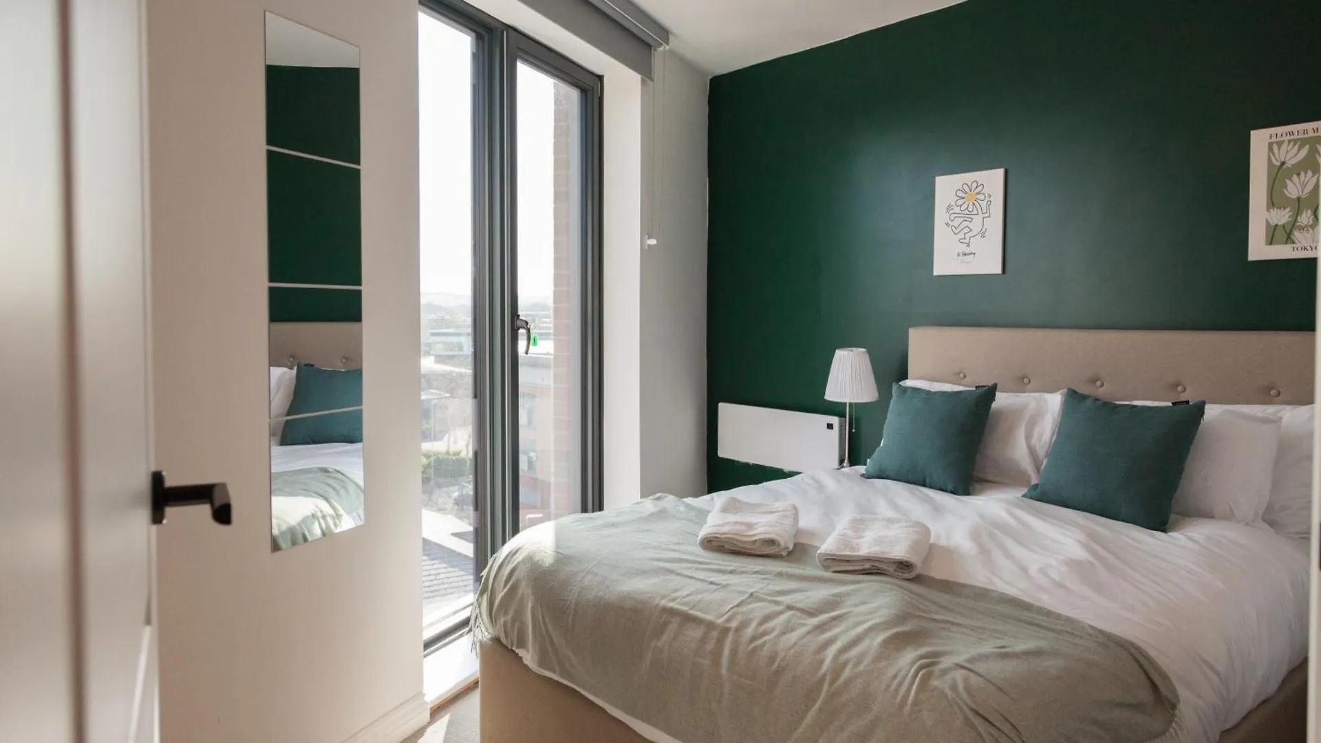 3 Bed Flats Near Station & City Centre - Sleeps 6 리즈