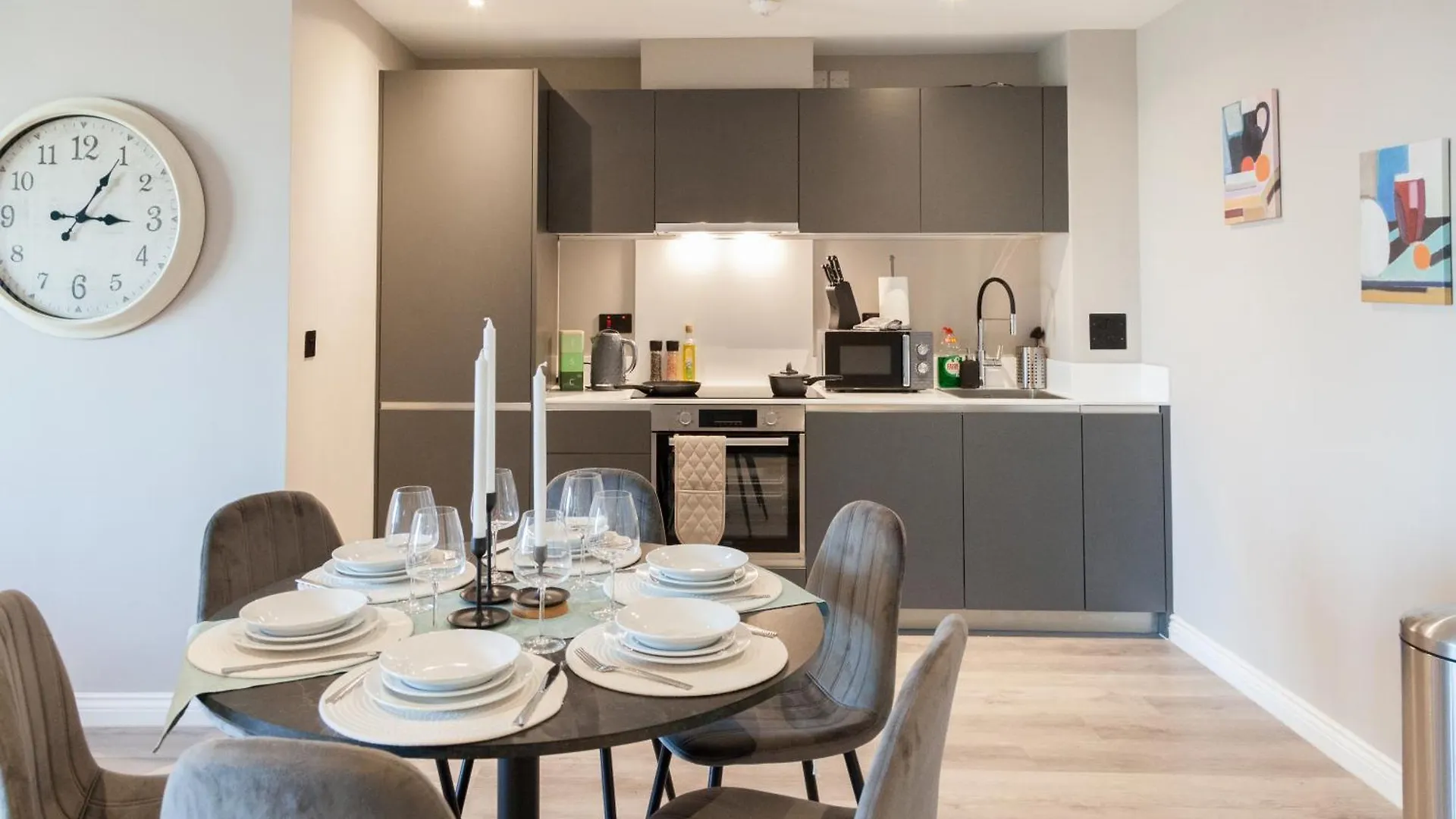 3 Bed Flats Near Station & City Centre - Sleeps 6 리즈 0*,  영국