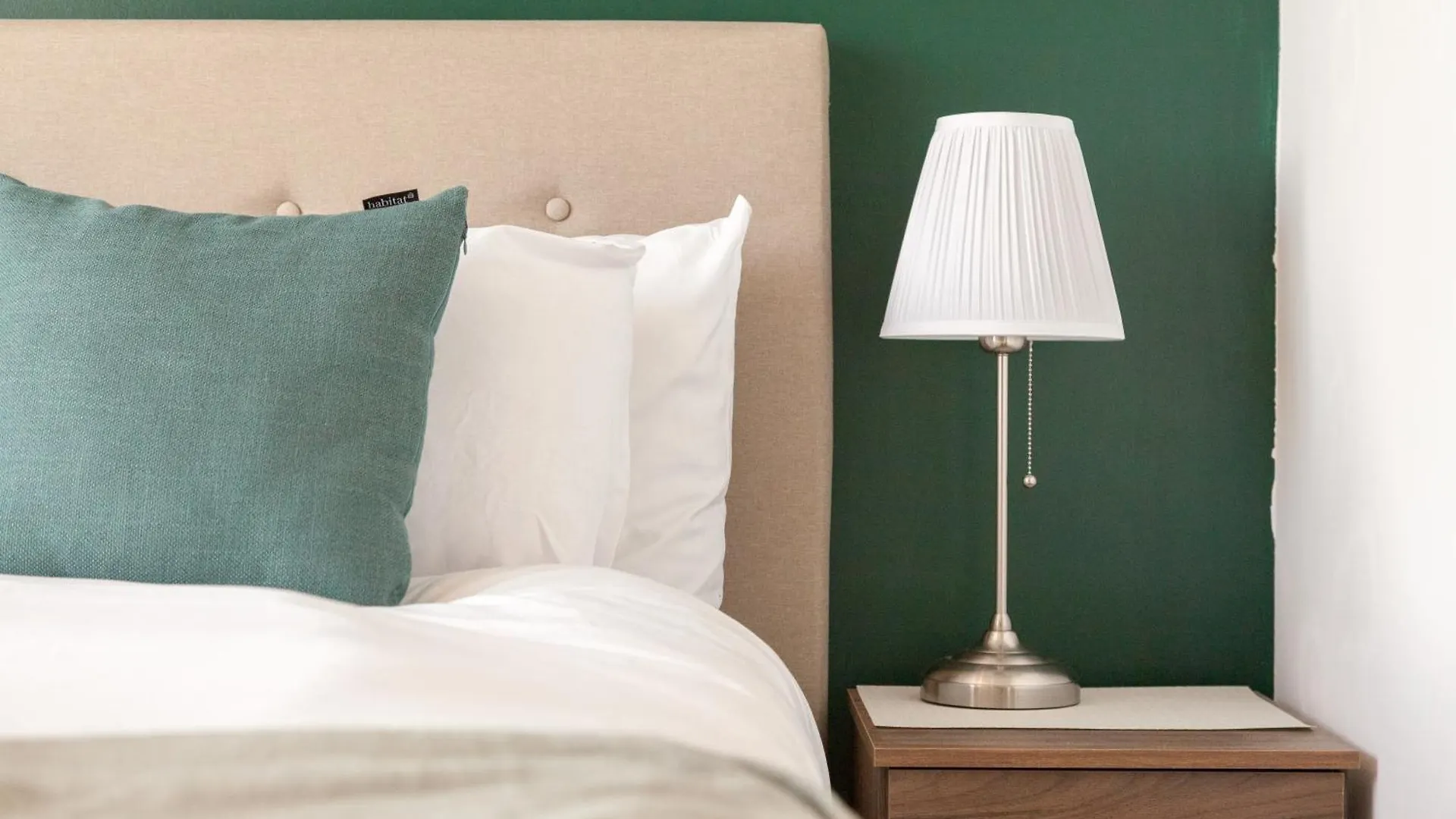3 Bed Flats Near Station & City Centre - Sleeps 6 리즈 아파트