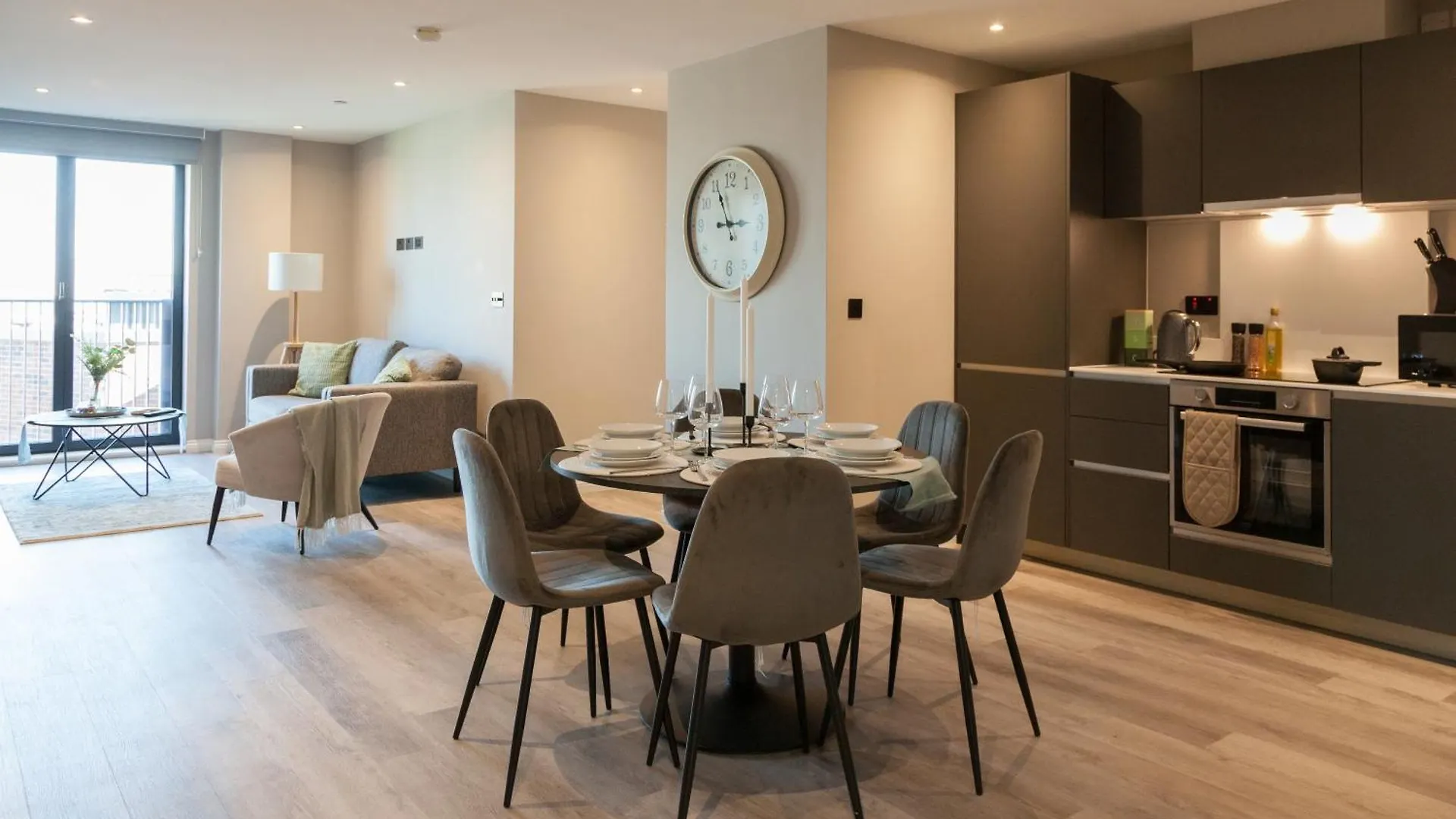 3 Bed Flats Near Station & City Centre - Sleeps 6 리즈