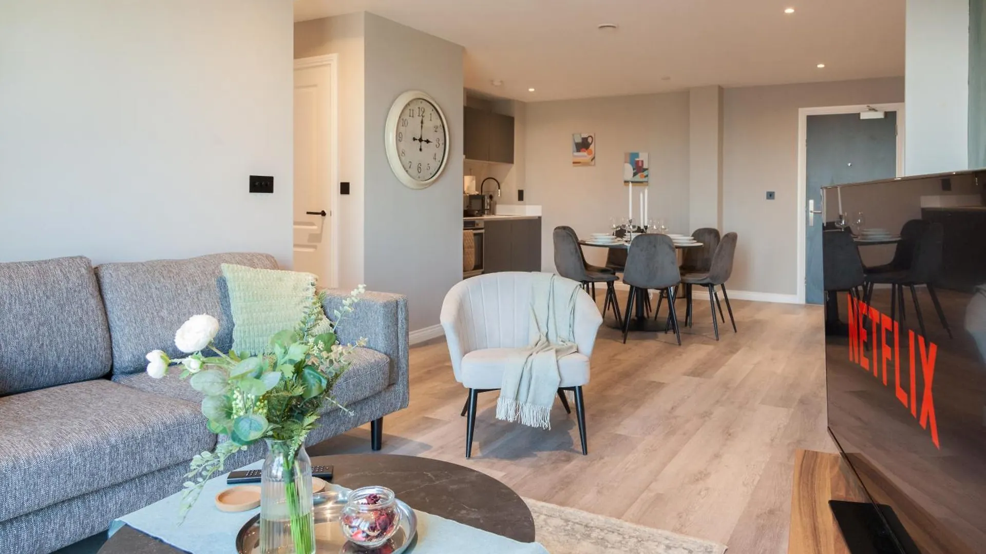 3 Bed Flats Near Station & City Centre - Sleeps 6 리즈 영국
