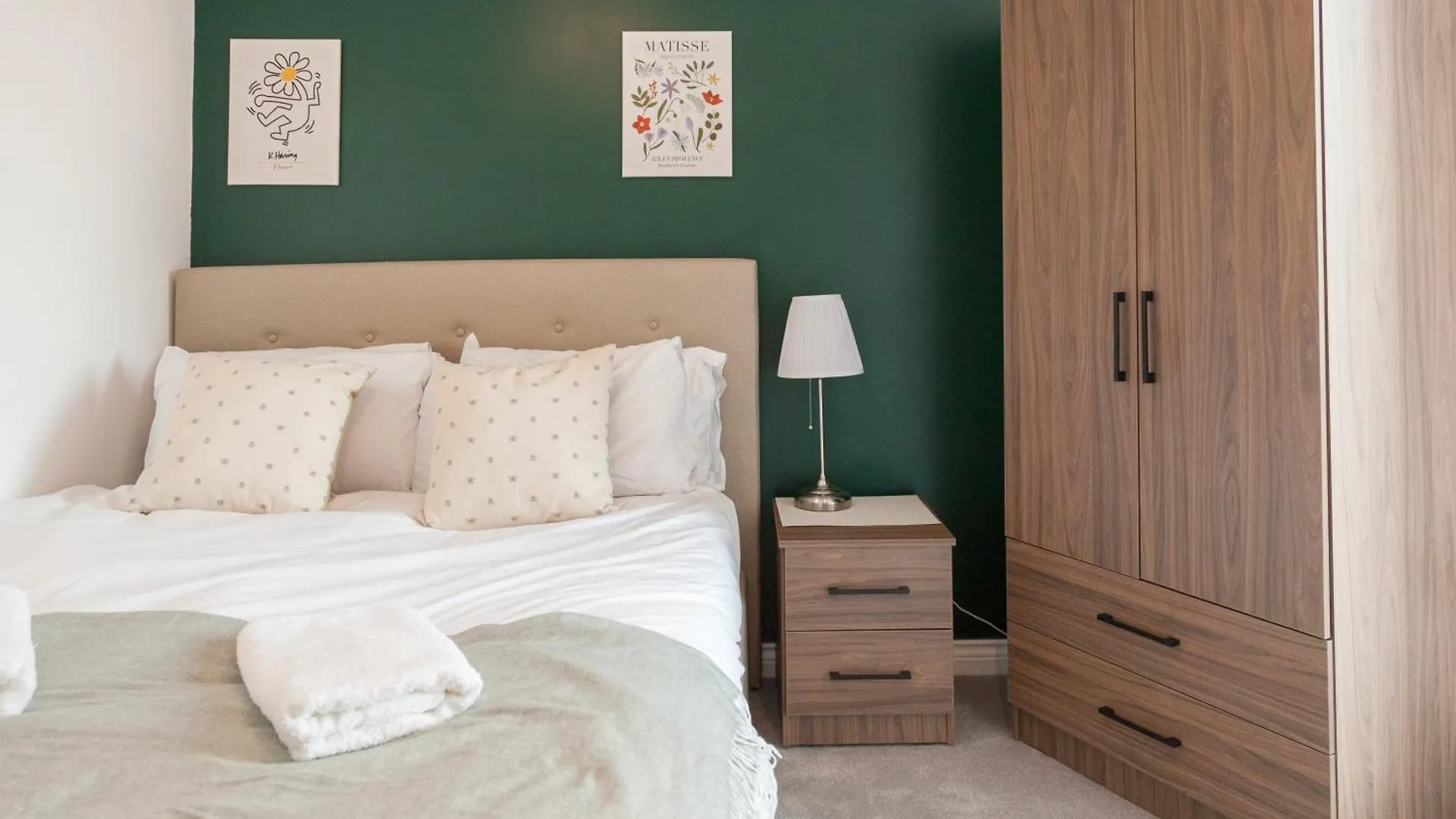 3 Bed Flats Near Station & City Centre - Sleeps 6 리즈 0*,  영국