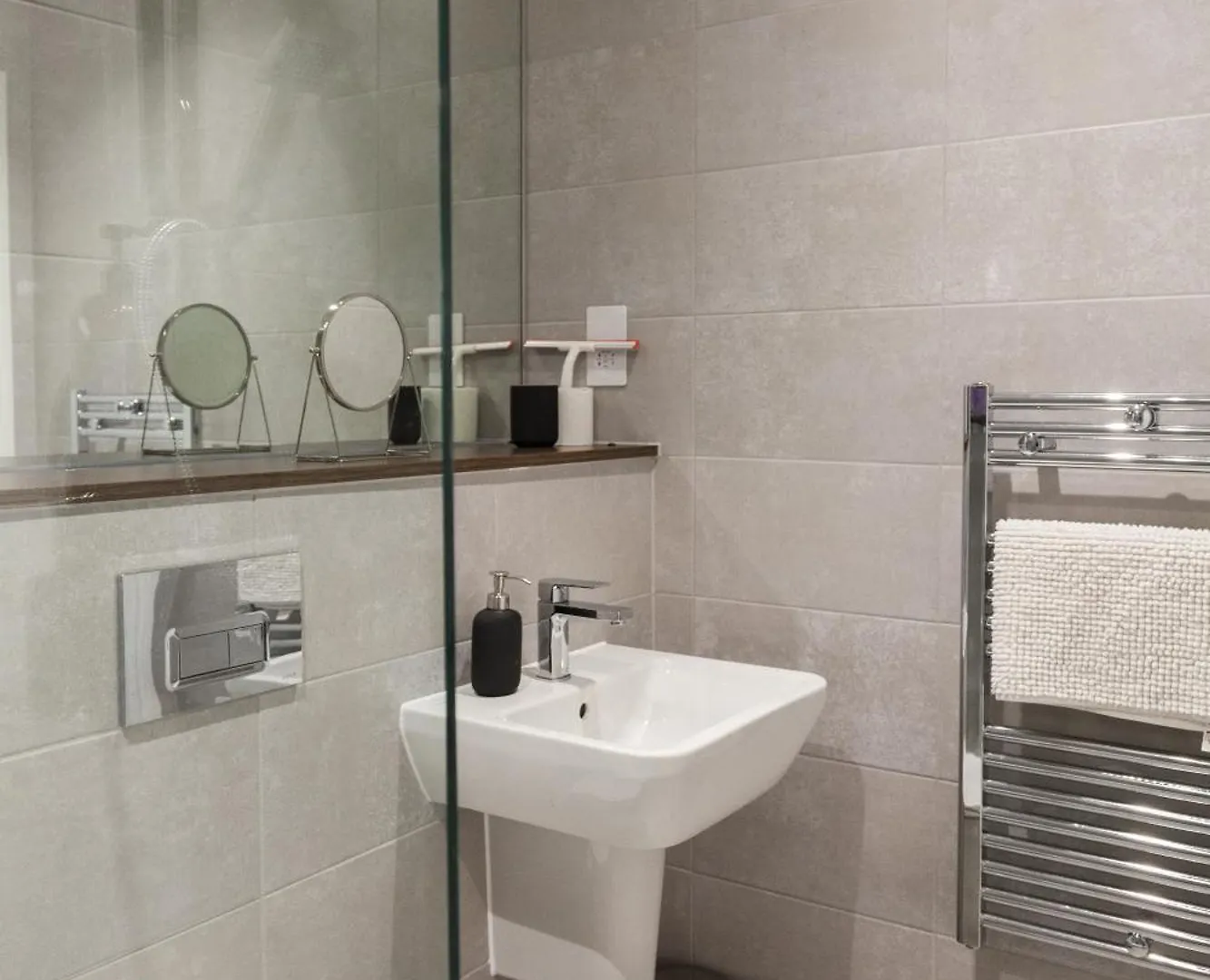 3 Bed Flats Near Station & City Centre - Sleeps 6 리즈 영국